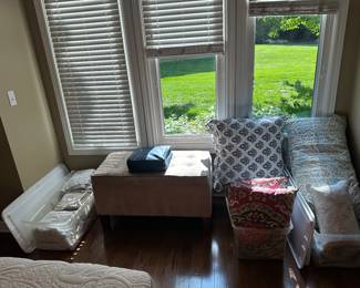 Lots of nice bedding, quilts, king, queen, twin 