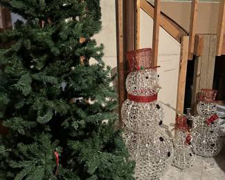7’ tree, light up snowmen