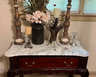 Beautiful accent table with marble top. Perfect condition. 