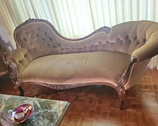 Olive green Victorian lounger 76"