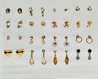 (16) Pairs of Costume Jewelry Earrings
