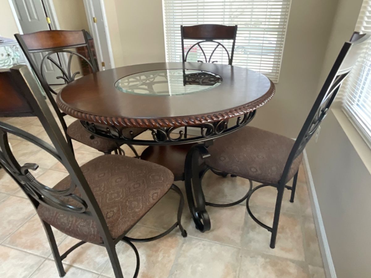 Riverhead NY Golf Clubs, Area Rugs, China,... starts on 4/17/2024