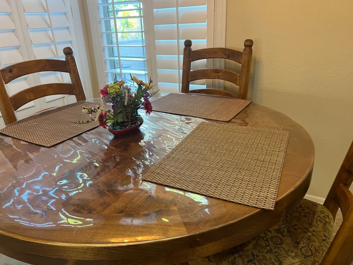 Wood round table & 4 chairs