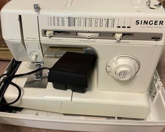 Singer Electronic Control Sewing Machine 