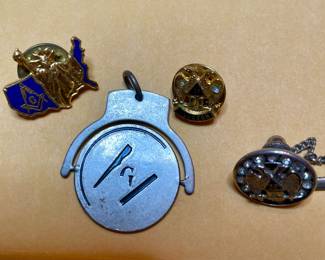 Masonic pins and rotating Masonic pendant 