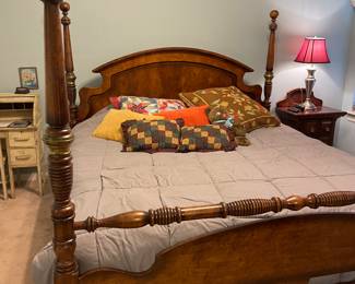 King size Poster bed with nice mattress and Power Base. 