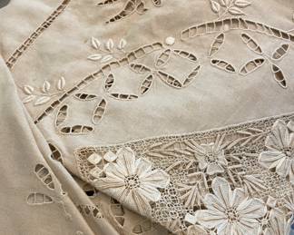 Vintage Lace Tablecloth and Napkins 