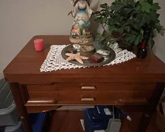  Singer sewing machine and cabinet