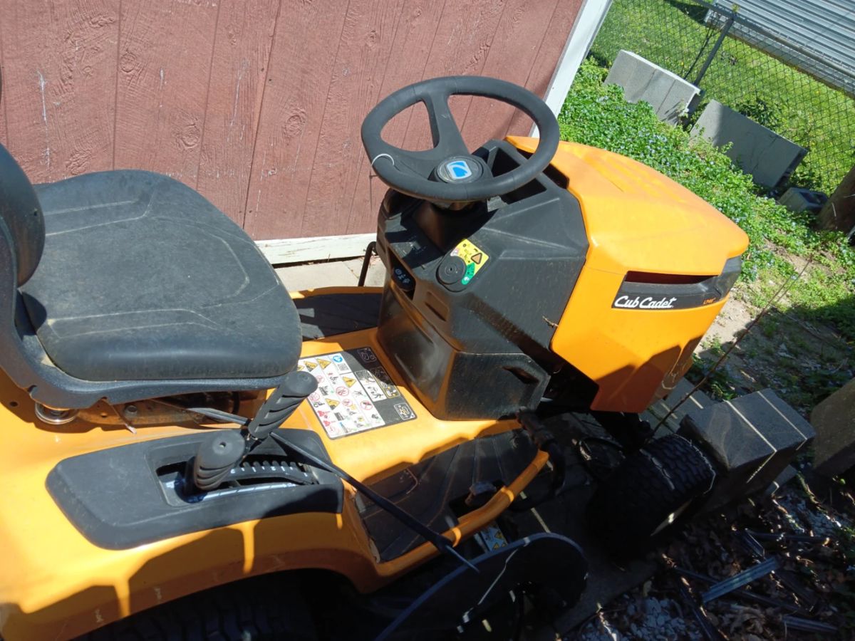 Cub Cadet riding lawnmower only used 8 hours