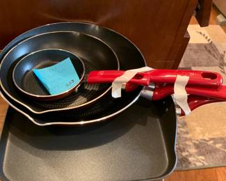 #228	T-Fall Red 4 Skillets, Square, 10,8 and 4	 $24.00 
