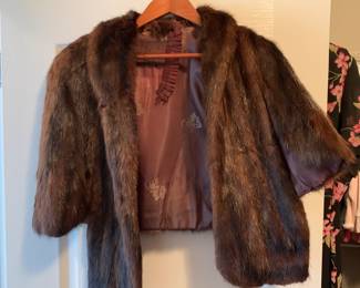 #101	J L Hudson Co. Detroit Furs - Sable Mink Cape	 $75.00 
