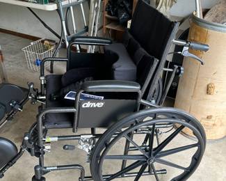 Drive wheelchair with extendable back and head support.  This chair is in new/excellent condition.