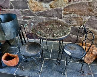 Neat table and chairs