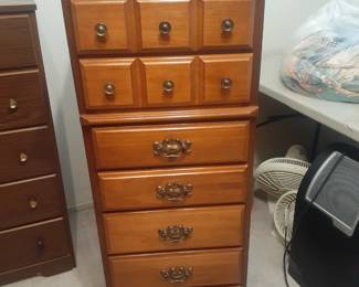 Early American Style Storage Dresser w/ 7 Drawers