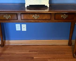 Entry way table with faux drawers