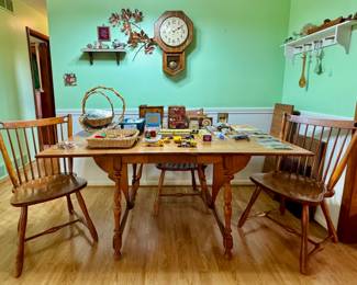 Gorgeous Vintage Wooden Dropleaf Table with 4 Chairs