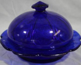 7244 - Blue Glass Covered Dish 6x4

