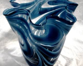 7159 - Art Glass Vase 9" x 10"

