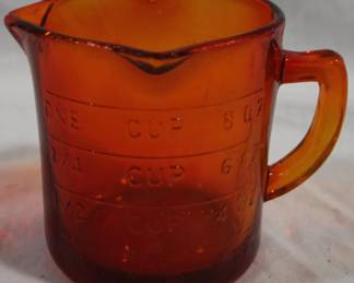7219 - Dark Amber Glass Measuring Cup 3.5x4.5
