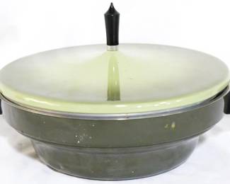3712 - Vintage Green Pot with lid 7x13x9.5
