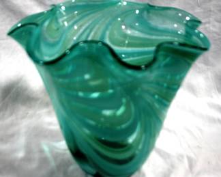 7155 - Art Glass Vase 9" x 10"

