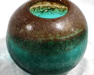 7142 - Art Glass Vase 5" x 6"
