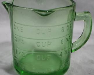 7212 - Green Glass Measuring Cup 3.5x4.5

