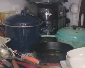 Kitchen--Ninja air fryer and slow cooker, othe great items.