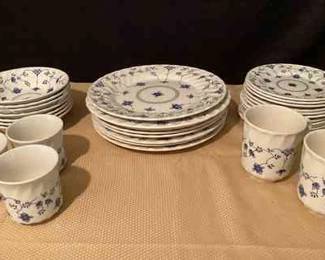  04 Churchill England Finlandia Plates Mug Set 