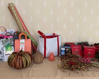 Seasonal Lot Decostive And Wrapping 