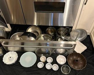 Bakeware and Pots Pans