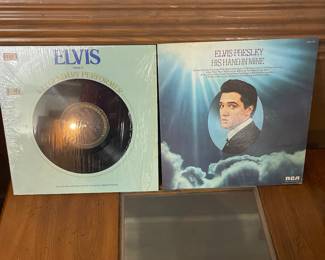 33 records Elvis Presley