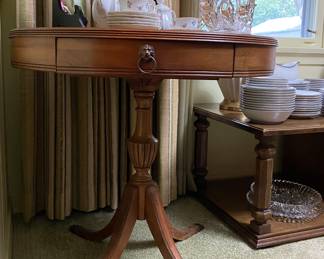MC Queen City Classical Revival Lion’s Head Four-Footed Table 