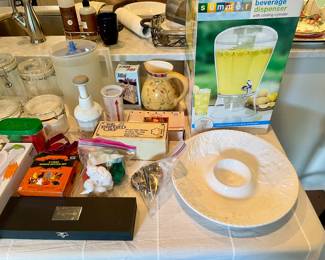 serving pieces, Pampered Chef gadgets, Tupperware tea pitcher