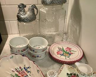 2 Arthur Court rooster canisters, 4 ramekins, floral china
