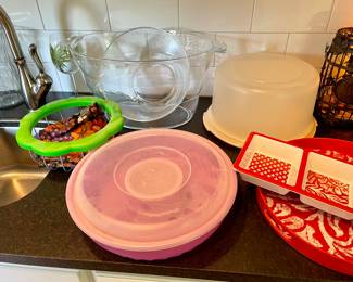 serving pieces, Tupperware cake carrier