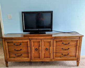 GREAT Thomasville 9-Drawer Dresser -$450 (3 drawers are behind doors).  74" wide, 20" deep, 30.75" tall  (TV is not included).