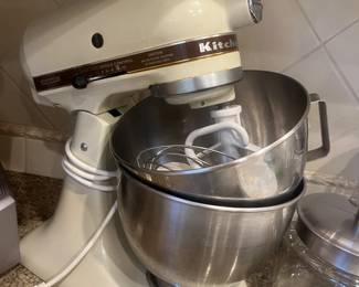 KitchenAid mixer with 2 bowls