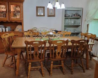 Sunshine Dining Table & Chairs King, NC         great shape, like new