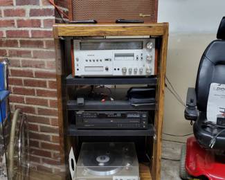 Sony 5 disc player cabinet  w remote - works! Cabinet and speaker available 
