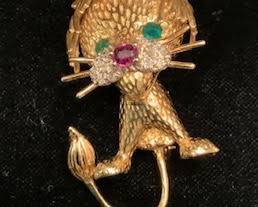 Van Cleef 18k lion brooch