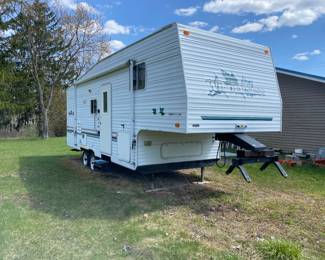 2001 Fleetwood Wilderness Fifth Wheel, Has A Slideout, Manuals and Maintenance Records (but it’s probably been sitting since 2014) 