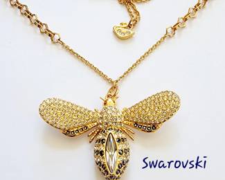 Sweet Swarovski Lisabel bee necklace