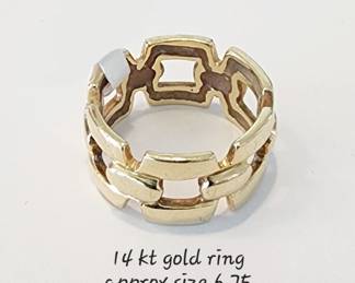 14kt gold ring. Approx size 6 3/4