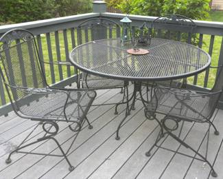 Table with 4 Bounce Chairs