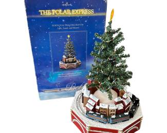 Hallmark North Pole Table Decoration Christmas Tree Town Train VIllage Original Box
