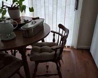 Ethan Allen Kitchen Set, with six chairs