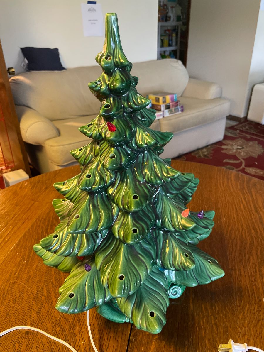 Atlantic Mold Christmas tree. 18” high x 14” wide. Great condition!