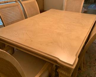 French Provincial dining table set- pads, 2 leaves, 2 captains chairs, 4 chairs... LOVELY