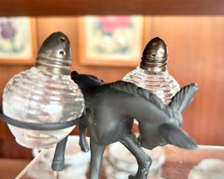 Vintage 1960s metal horse salt & pepper shakers 